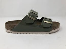Cargar imagen en el visor de la galería, BIRKENSTOCK ARIZONA VERNICE KAKHI