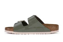Cargar imagen en el visor de la galería, BIRKENSTOCK ARIZONA VERNICE KAKHI