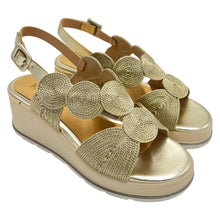 Carica l&#39;immagine nel visualizzatore di Gallery, KEYS DONNA SANDALO BEIGE