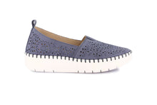 Carica l'immagine nel visualizzatore di Gallery, Grunland Slip On Donna Camoscio Jeans