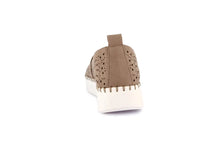 Carica l'immagine nel visualizzatore di Gallery, Grunland Slip On Donna Camoscio Taupe